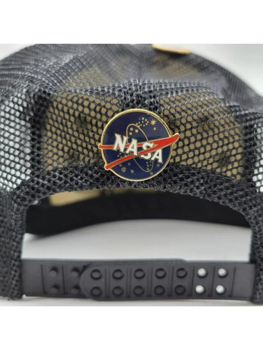 18 NASA Space Mission Pins & Black Mesh Snapback Trucker's Hat San Sun Gold Leaf